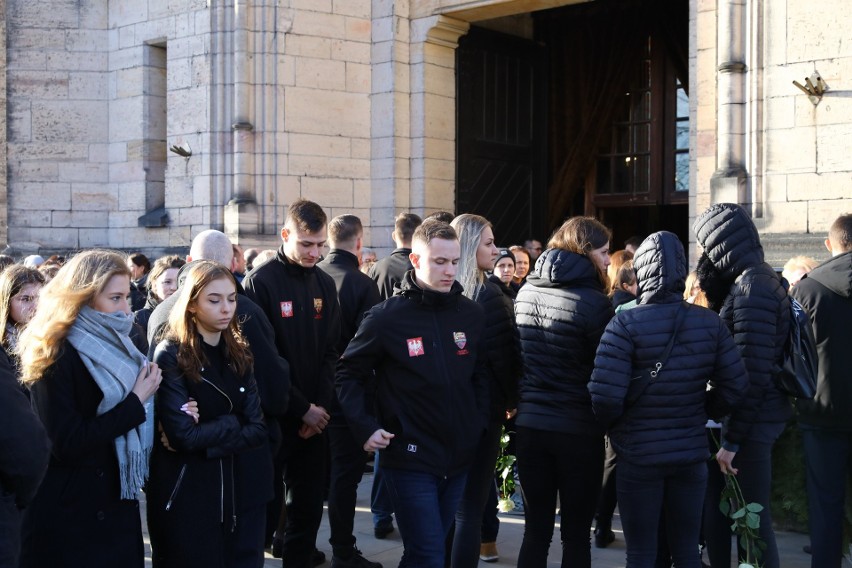 Pogrzeb Dawida Jakubowskiego, maturzysty z Końskich, reprezentanta Polski juniorów w piłce ręcznej odbył się w Żarnowie [ZDJĘCIA]