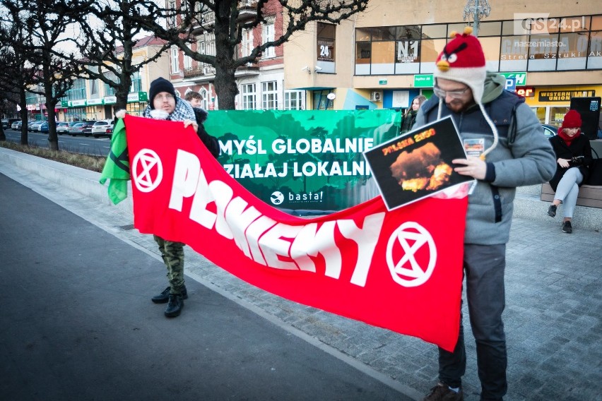 Młodzieżowy Strajk Klimatyczny. Szczecinianie solidarni z Australią. Apelują o zmiany [ZDJĘCIA, WIDEO]