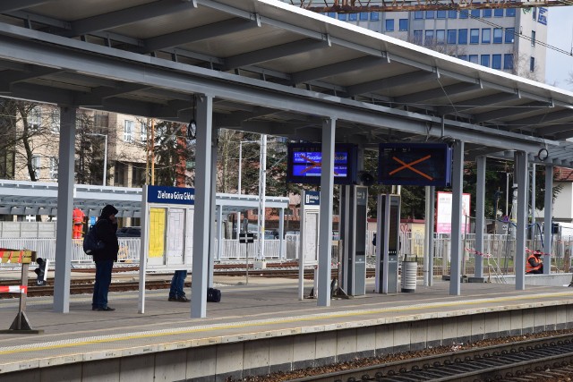 Zadaszanie peronów na stacji Zielona Góra Główna