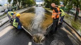 Poważna awaria w Bydgoszczy. Woda zalała ulicę Gajową [zdjęcia, wideo]