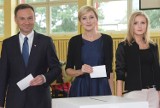 Wybory prezydenckie 2015. Duda i Komorowski w lokalach wyborczych (ZDJĘCIA)