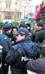 20-latek z Bielska na czapce i chuście propagował faszyzm