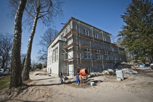 Remontowany budynek przy ul. Andersa w Koszalinie będzie miał 1620 m kw. powierzchni użytkowej. Prace mają się zakończyć we wrześniu tego roku.