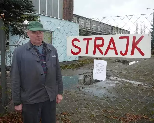 Listopad w stargardzkiej odlewni upłynął pod znakiem strajków. Pracownicy wreszcie otrzymali, w kilku ratach, zaległe wypłaty za wrzesień i od środy ponownie pracują. - Teraz czekamy na pensje za październik - mówi Roman Wrzosek.