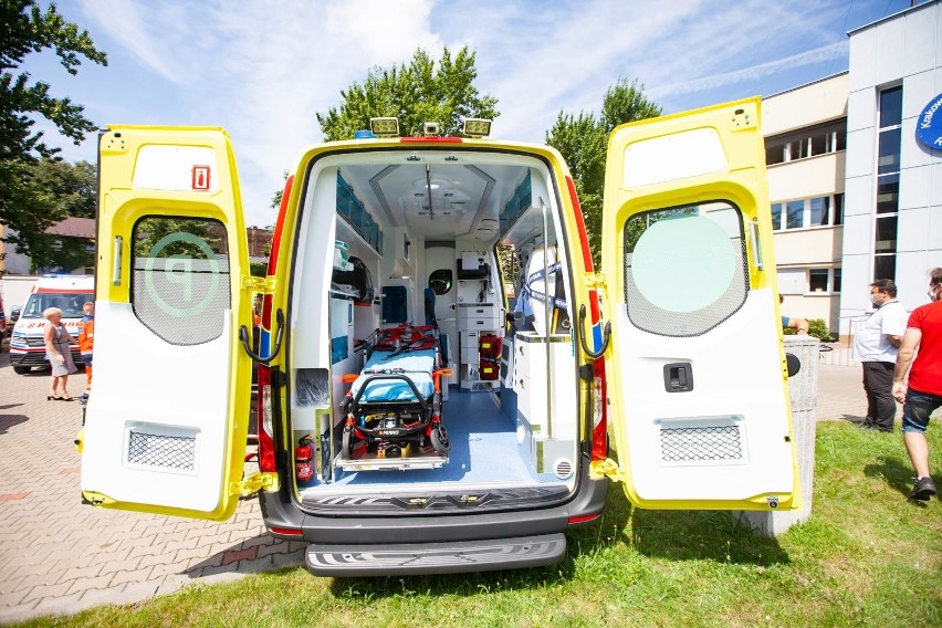 Do małopolskich szpitali trafiło 12 nowych ambulansów