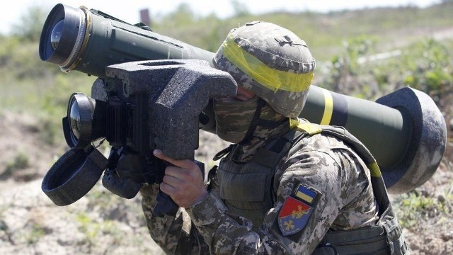 Jevelin to jedna z amerykańskich broni przeciwpancernej, która została wysłana na Ukrainę