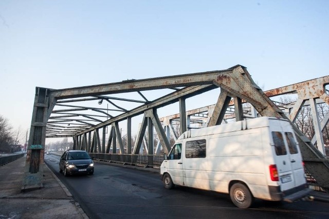 Most, a dokładnie pomost, w ciągu ul. Mińskiej jest zamknięty już dwa tygodnie.