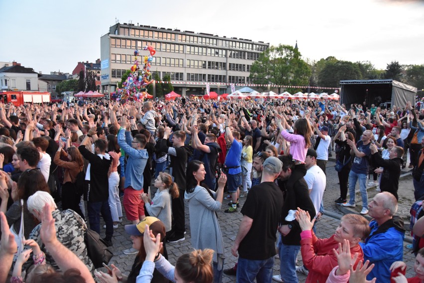 Dni Chrzanowa 2019. Gwiazda wieczoru zespół Łąki Łan porwał publiczność do zabawy [ZDJĘCIA] 