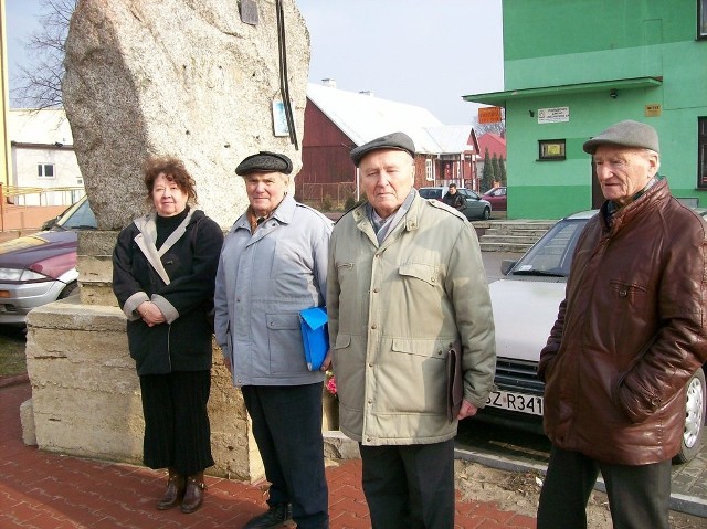 W 2008 roku częśćmieszkańców Wieniawy, kombatantów, żądała przywrócenia dwanej świetności pomnika ustawionego przed Urzędem Gminy.