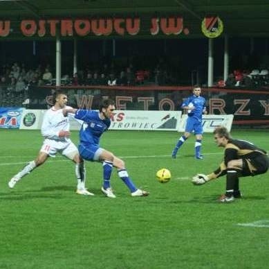 Piłkarze drugoligowego KSZO Ostrowiec zremisowali z Miedzią Legnica 0:0.