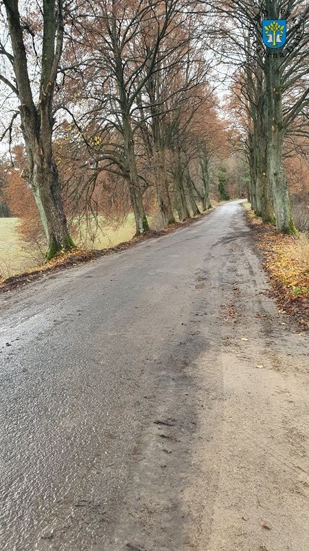 Remontują na potęgę. Leją asfalt w Mydlicie i Kartkowie (ZDJĘCIA)