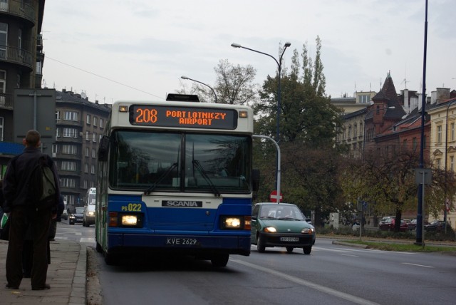 28.10.2008..autobus 208..fot. andrzej banas / polskapresse gazeta krakowska