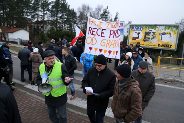 Grabówka: Protest trwa. Obrońcy Grabówki czekają aż wysłucha ich rząd (zdjęcia, wideo)