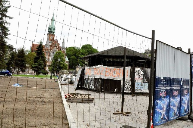 Rynek Podgórski wciąż jest placem budowy. Końca robót nie widać