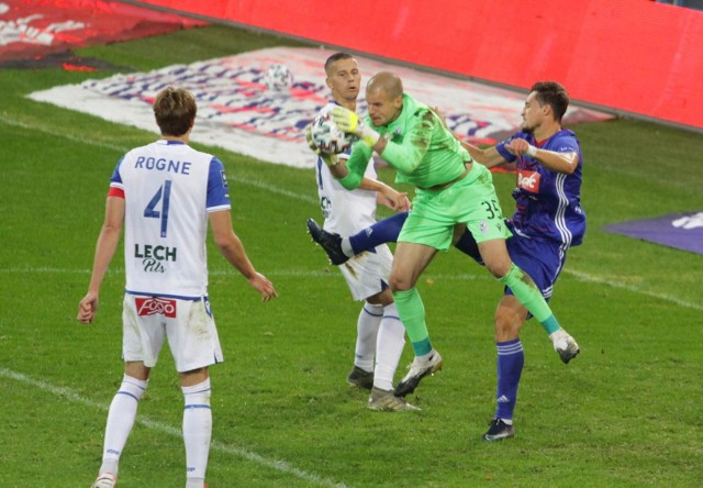 4.10.2020 r. Piast Gliwice - Lech Poznań 1:4. W niedzielę 14.03.2021 rewanż w Poznaniu.  Zobacz kolejne zdjęcia. Przesuwaj zdjęcia w prawo - naciśnij strzałkę lub przycisk NASTĘPNE