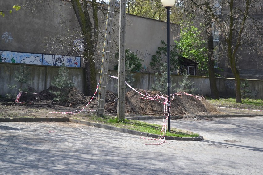 Alarm bombowy przy Politechnice Częstochowskiej. Ewakuacja mieszkańców [ZDJĘCIA]