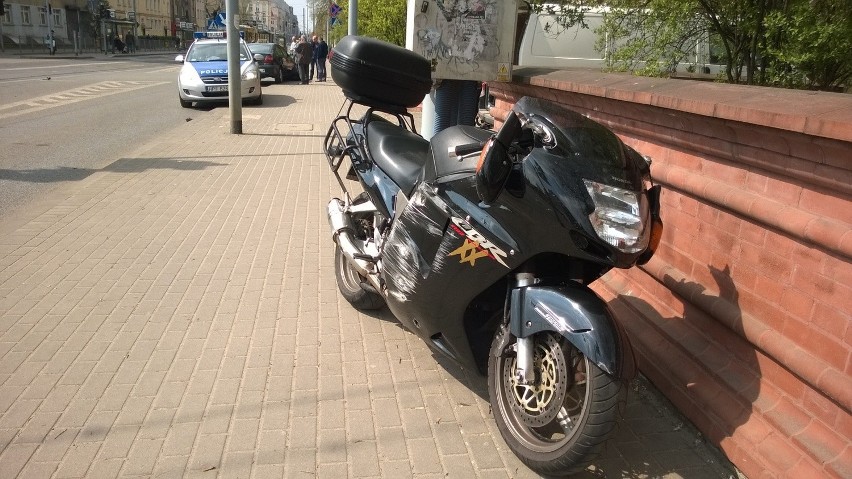 Wypadek na ul. Narutowicza. Motocyklista potrącony przez taksówkę
