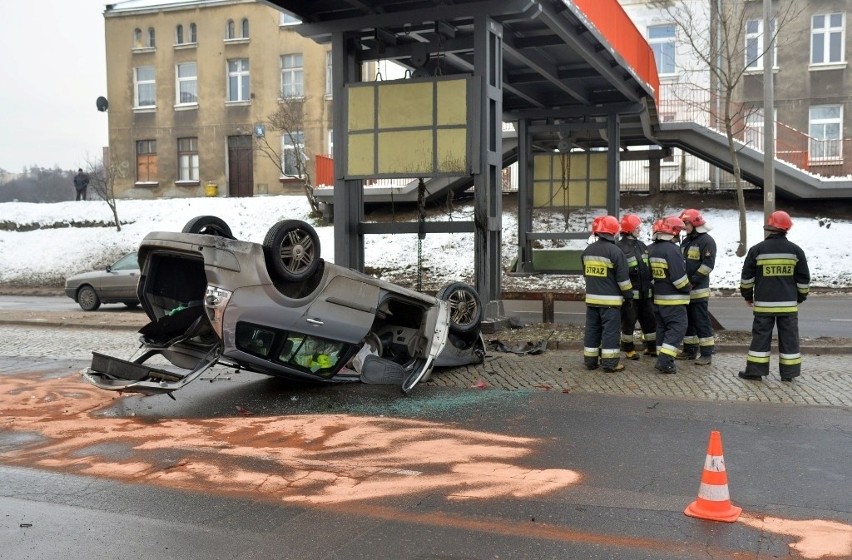 Wypadek na Trakcie Św. Wojciecha w Gdańsku. 1 osoba ranna