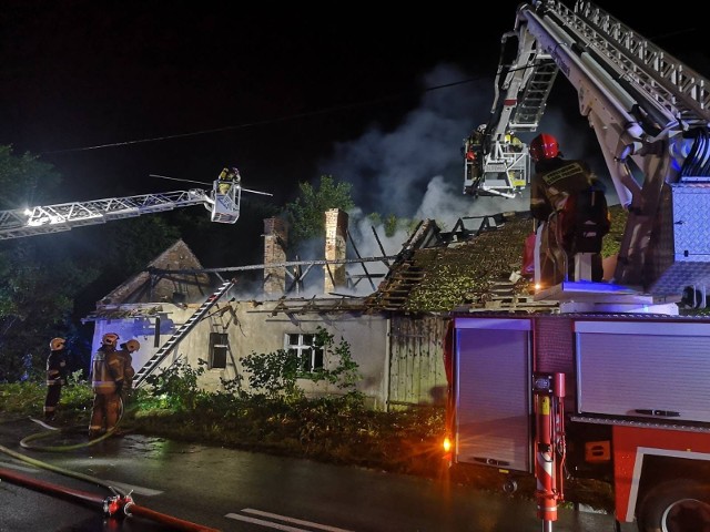 W miejscowości Drogoszowice (powiat oleśnicki) również doszło do pożaru domu, nad którym pracowało 41 strażaków.