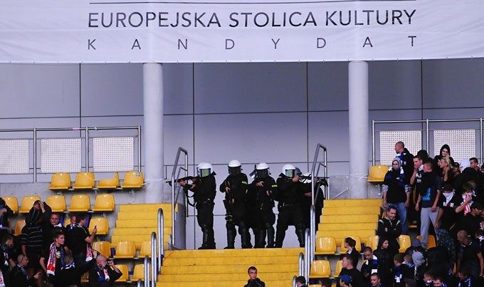 Zadyma podczas meczu Zawisza - Widzew