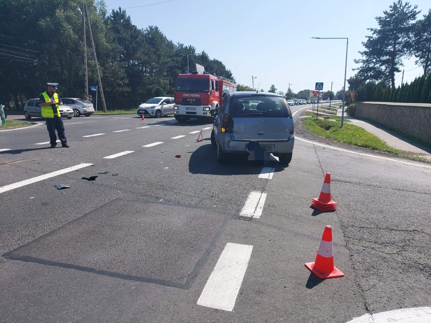 Wypadek z udziałem motocyklisty w gminie Wielka Wieś. Rannego zabrał śmigłowiec pogotowia lotniczego