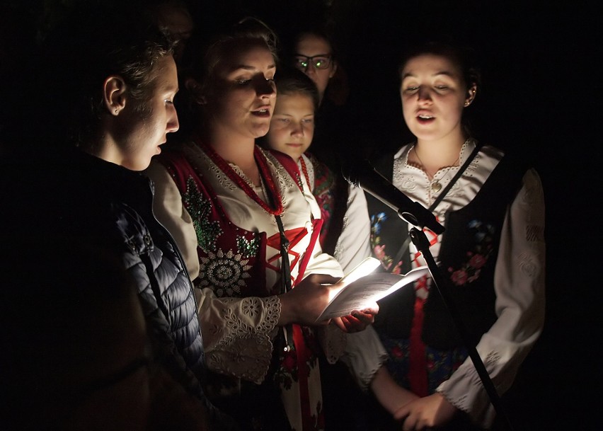 Odkryj Beskid Wyspowy. W sobotni wieczór wspięli się na Luboń Wielki, a w niedzielny poranek pokonali Grodzisko