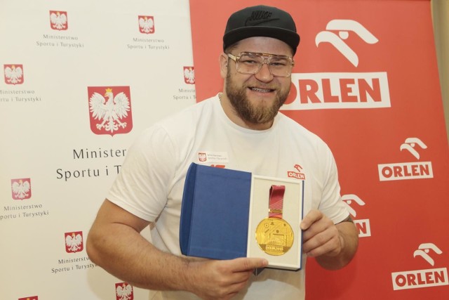 Paweł Fajdek jest czterokrotnym mistrzem świata w rzucie młotem, a teraz także ambasadorem województwa śląskiego i Stadionu Śląskiego  Zobacz kolejne zdjęcia. Przesuwaj zdjęcia w prawo - naciśnij strzałkę lub przycisk NASTĘPNE