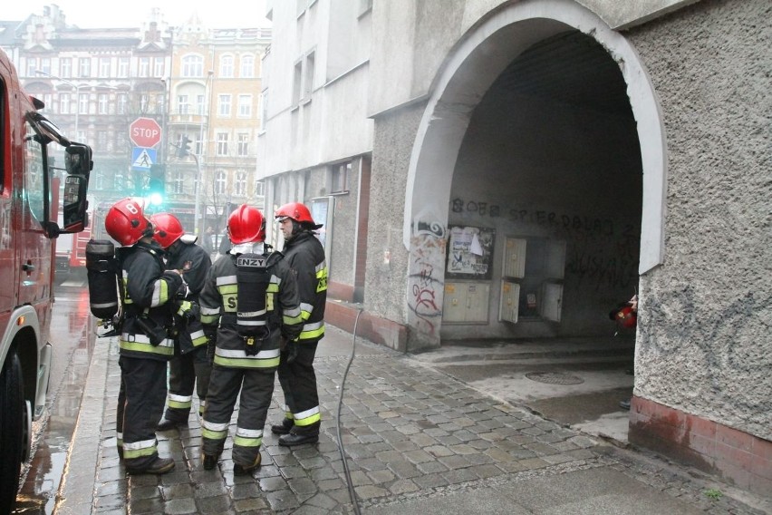 Około godz. 13. w piwnicy jednej z kamienic na ul. św....