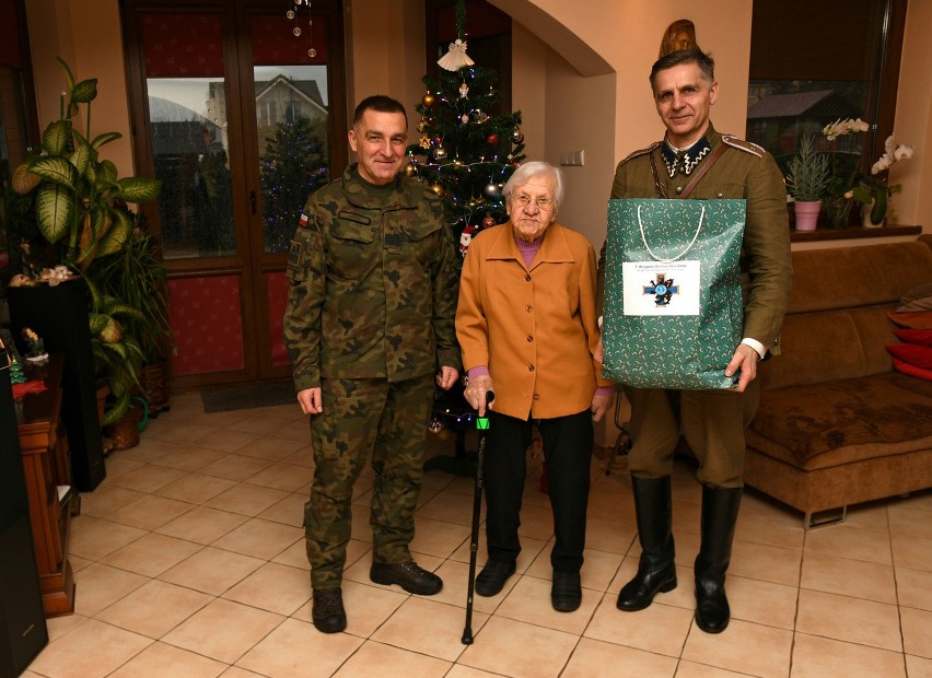 Żołnierze 7. Brygady Obrony Wybrzeża złożyli świąteczne życzenia kombatantom