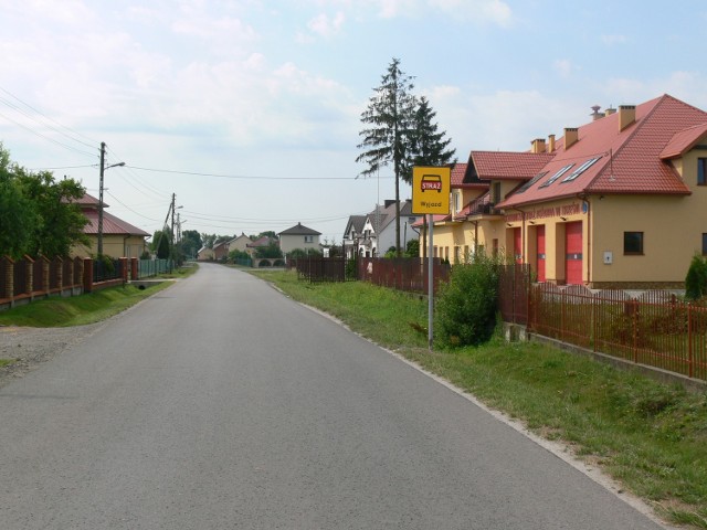Trasa biegnie przez miejscowość Trześń