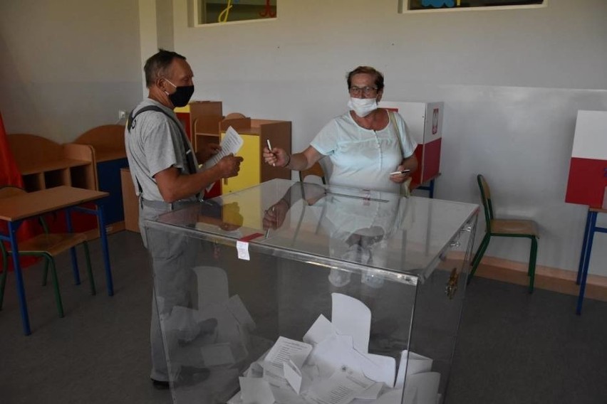 Wybory prezydenckie 28.06.2020 r. Kolejki do lokali wyborczych w Wejherowie