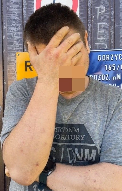 Łowcy Pedofili w Gorzycach zdemaskowali mężczyznę, który poszukiwał kontaktu w internecie z dziewczynkami! Policjanci go zatrzymali