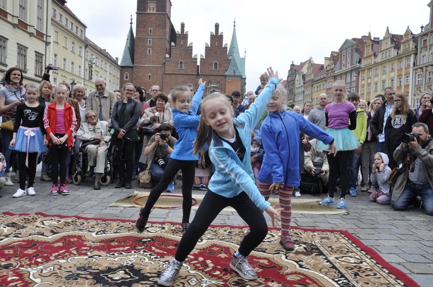 Wrocław: Kolorowa parada odważnych dzieci, czyli Brave Kids na Rynku (ZDJĘCIA, FILM)