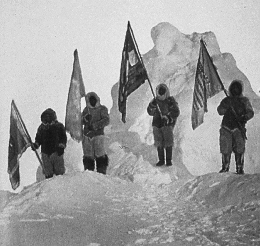 Członkowie ekspedycji Roberta Peary’ego na biegunie...