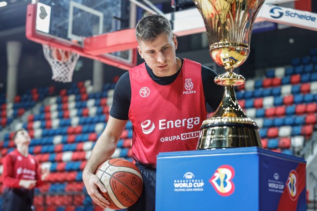 Jakub Schenk w Tel Awiwie zobaczył trofeum Mistrzostw Świata.