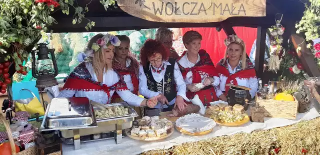 W sobotę w Miastku odbyły się gminne dożynki. Rozpoczęły się mszą. Po niej starostowie dożynek przekazali chleb władzom samorządowym Miastka. Uczynił to także starosta zaprzyjaźnionego litewskiego miasta Tytuvenai. Póżniej wszyscy podzielili się chlebem z mieszkańcami. Rozstrzygnięto konkursy m.in. na wieniec, Piękną Wieś. Odbył się także turniej sołectw. Na scenie zaprezentowały się m.in. gminne zespoły.