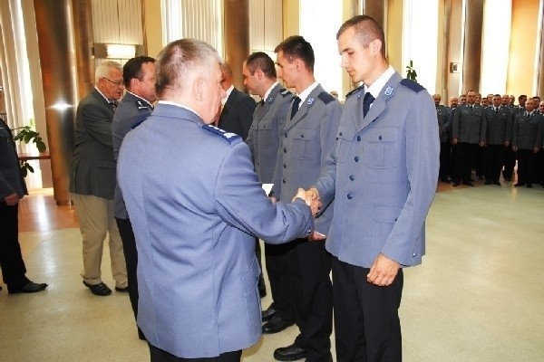 Podczas narady kadry kierowniczej nagrody pieniężne otrzymało 66 policjantów.