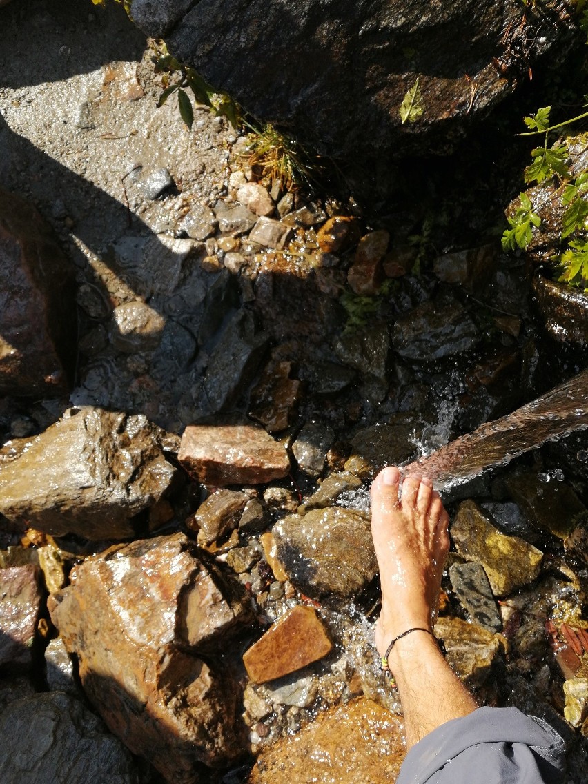 Tatry. Boso wszedł na Giewont. Zdobył także Czerwone Wierchy i Nosal. I nic go nie bolało 