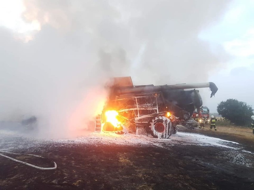 Pożar kombajnu w pobliżu autostrady A4 (ZDJĘCIA)