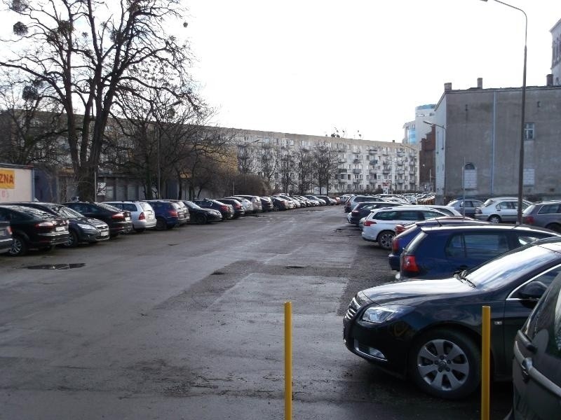 Wrocław: Parking koło dworca Świebodzkiego znów za darmo (ZDJĘCIA)