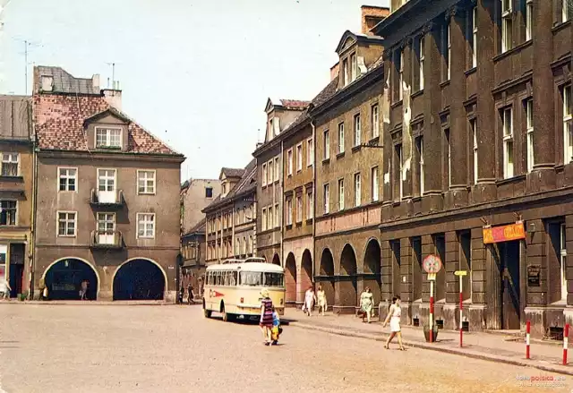 Tak zmieniał się przez lata Rynek w Gliwicach - ok. 1970 r. Zobacz kolejne zdjęcia. Przesuwaj zdjęcia w prawo - naciśnij strzałkę lub przycisk NASTĘPNE
