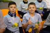Tak młodzi piłkarze Moravii Morawica z rodzicami i zarządem klubu kibicowali piłkarzom ręcznym Industrii Kielce w meczu z Pogonią Szczecin