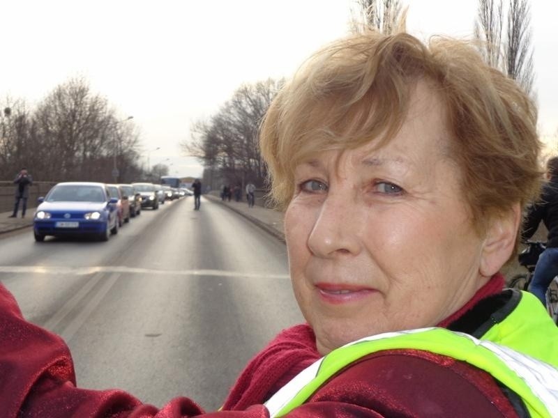 Protest na Swojczyckiej i Kowalskiej. Kilkadziesiąt osób blokowało ulice (ZDJĘCIA)