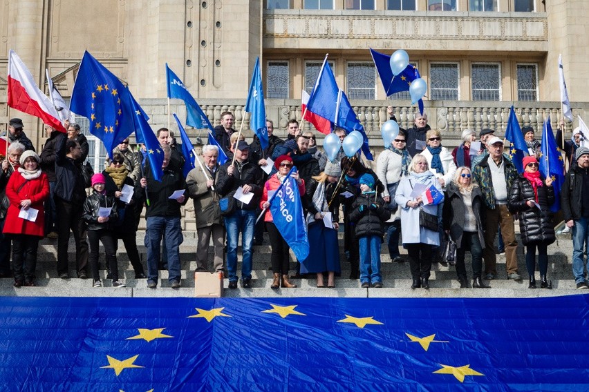 Mieszkańcy Szczecina wspólnie zaśpiewali hymn Unii Europejskiej [WIDEO]