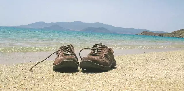 Tylko podróżując na własną rękę można znaleźć naprawdę bezludne plaże. Ta leży na greckiej wyspie Naksos