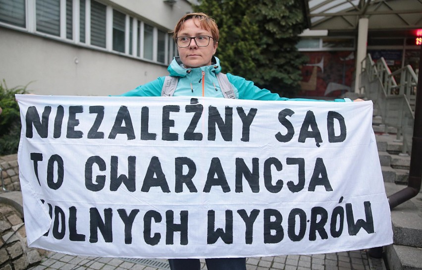 Kraków. Mieszkańcy protestowali przeciwko reformie sądownictwa [ZDJĘCIA]