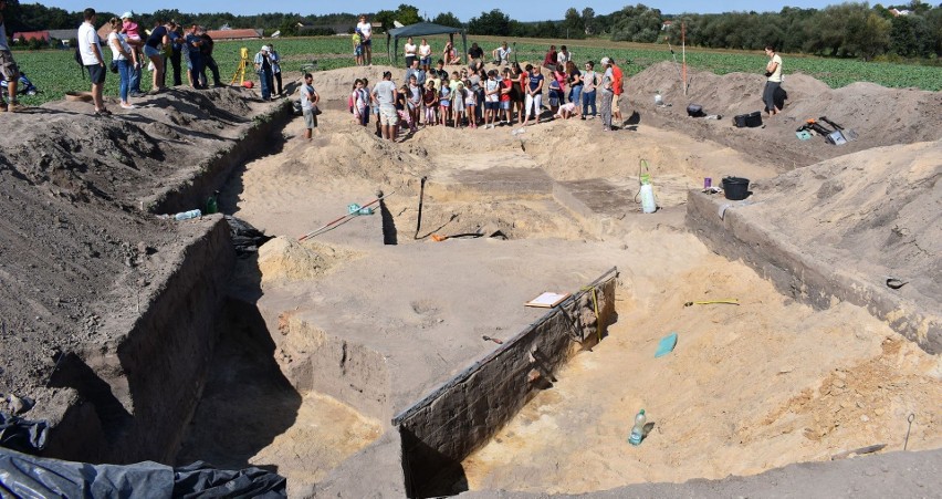 Archeolodzy z Krakowa prowadzą badania wykopaliskowe w...