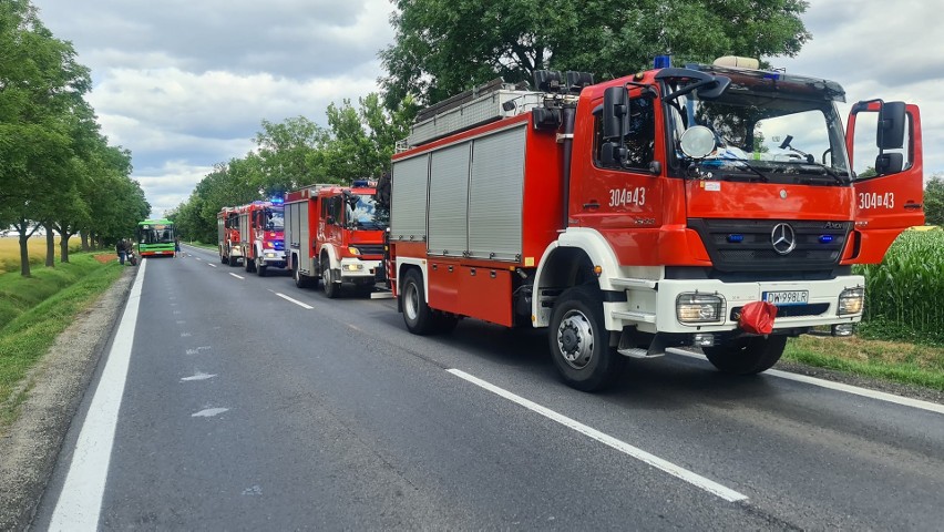 Wypadek trzech aut na drodze krajowej nr 8 pod Kobierzycami