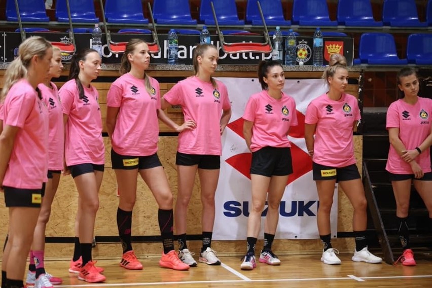 Testy i piłka nożna. Piłkarki ręczne Suzuki Korony Handball już trenują (ZDJĘCIA)