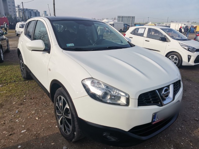 Nissan Qashqai z 2010 roku. Silnik: 2,0 diesel o mocy 150 KM. Stan licznika 217 tys. km. Cena: 35 000 zł.